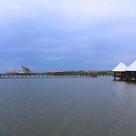 Beejay Bakau Resort โปรโบลิงโก ภายนอก รูปภาพ